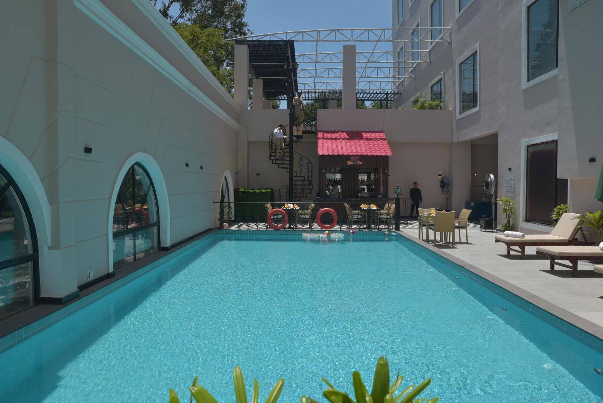 Hotel Polo Towers Agartala Buitenkant foto